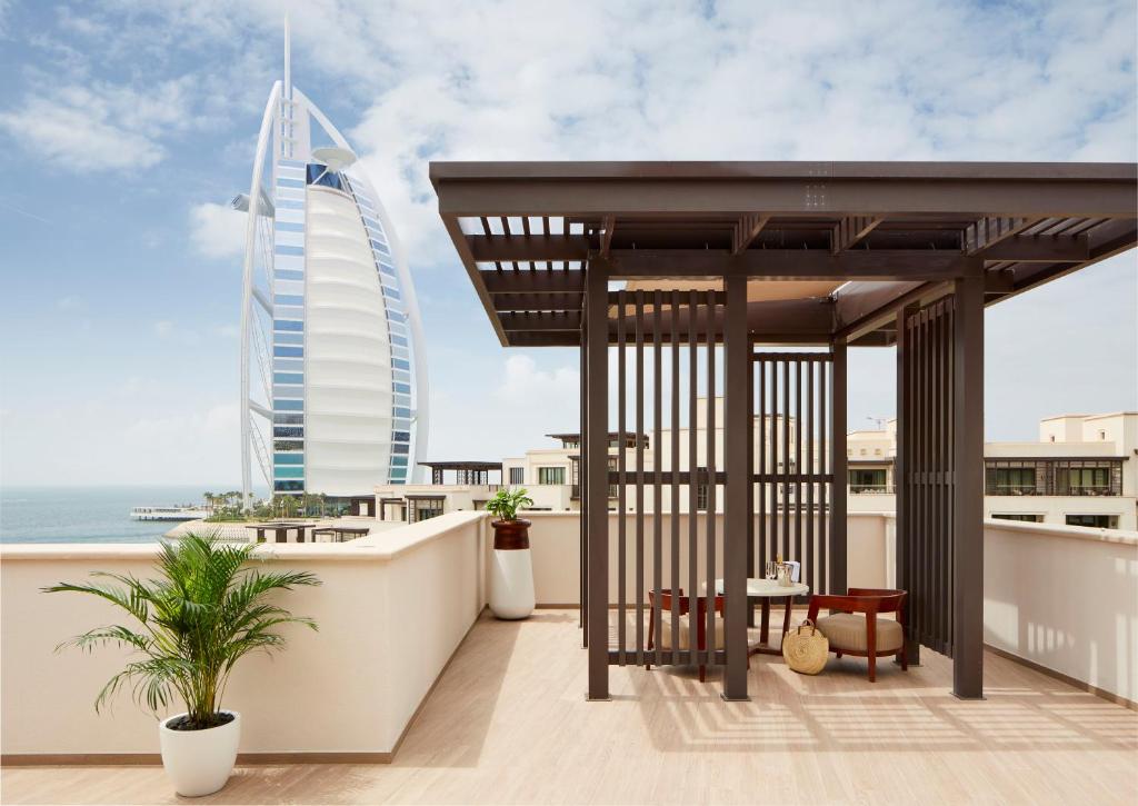 Emirad Beach Hotel